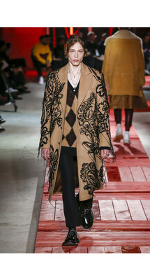 Alexander McQueen  FALL 2018 MENSWEAR Paris PFW коллекция Александр МакКуин осень 2018 мужская неделя моды в Париже Mainstyles